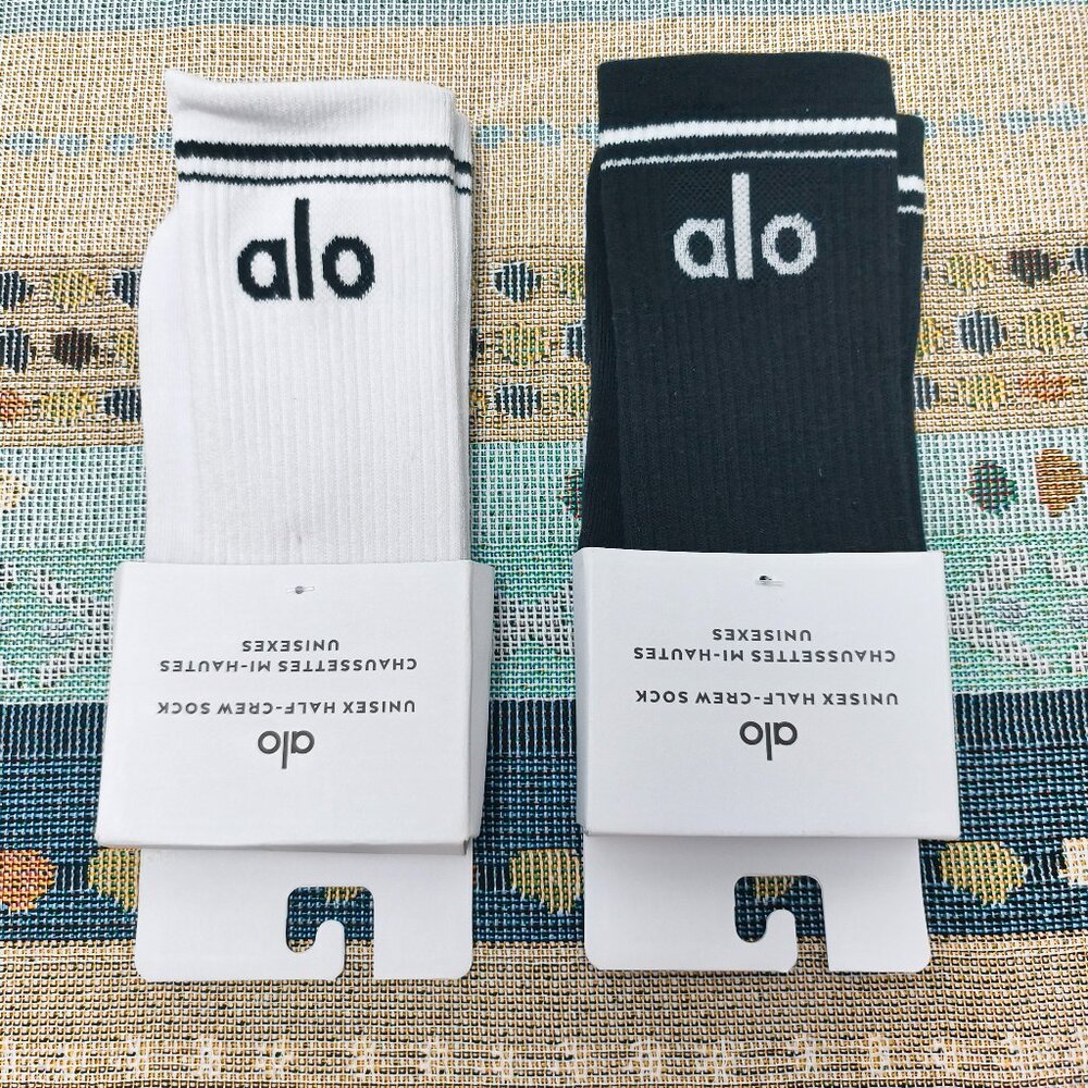 NWT ALO Yoga Throwback Sock - 2 Pairs